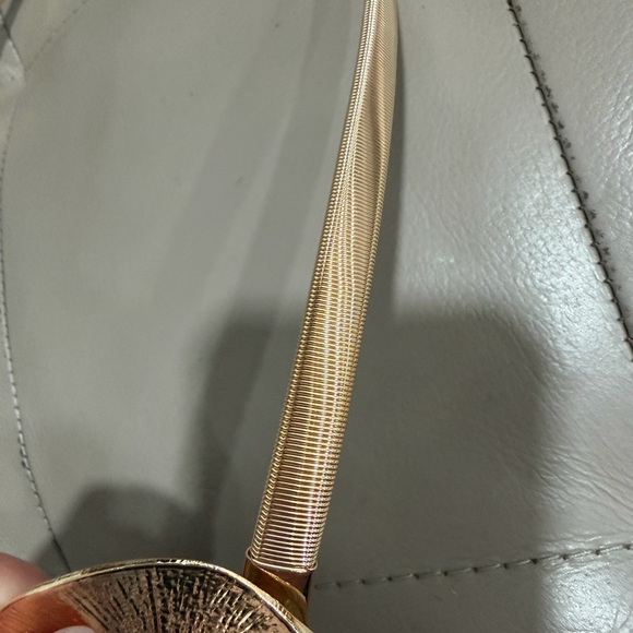 Textured Gold Round Buckle Belt – Minimalist Statement Waist Belt main image 5